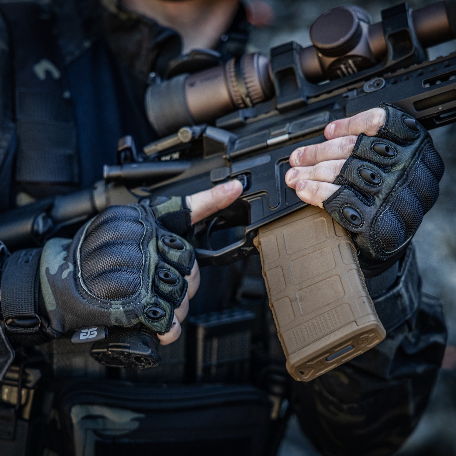 KNUCKLE PRO- FINGERLESS (BLACK MULTICAM®)