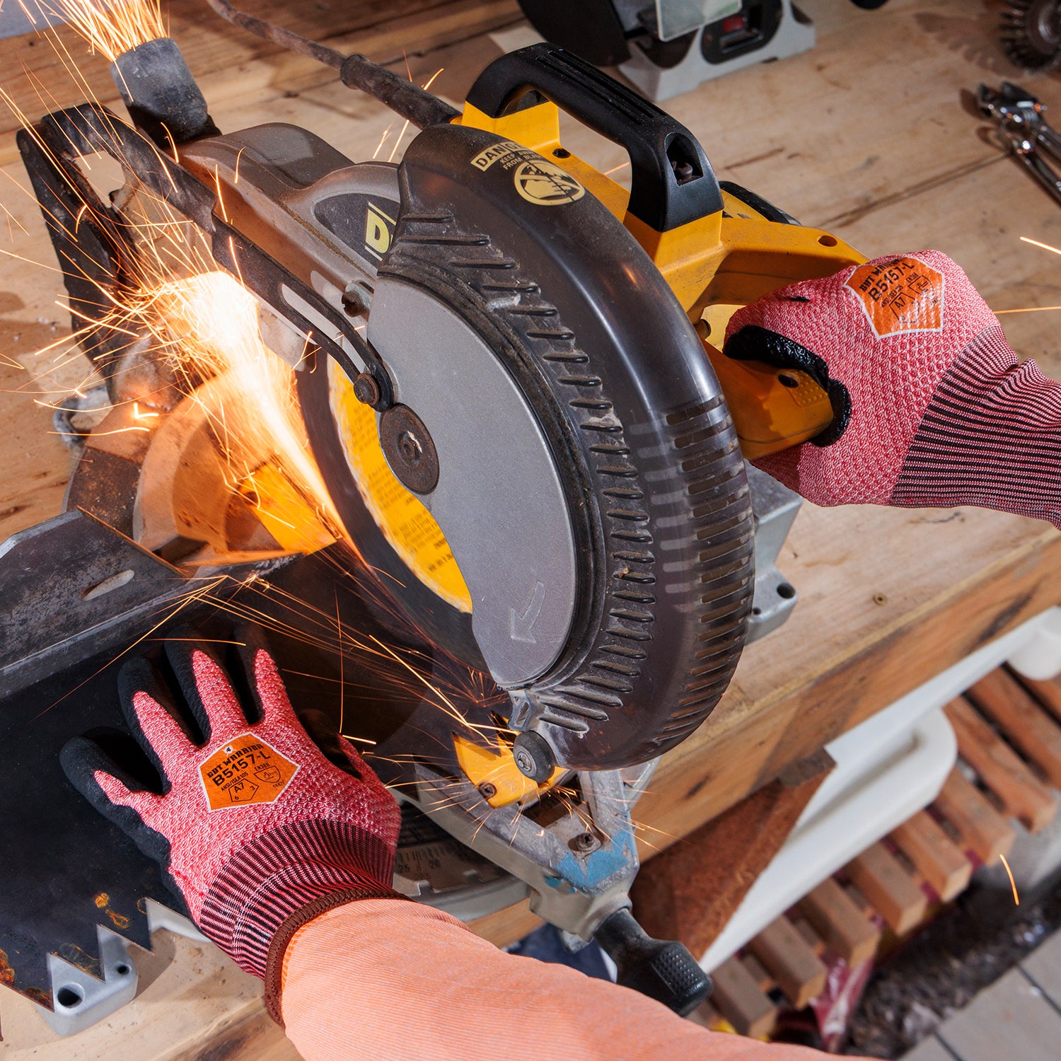 The BIQ™ CUT A9/ABRASION A6/PUNTCURE A3 (15 Gauge)